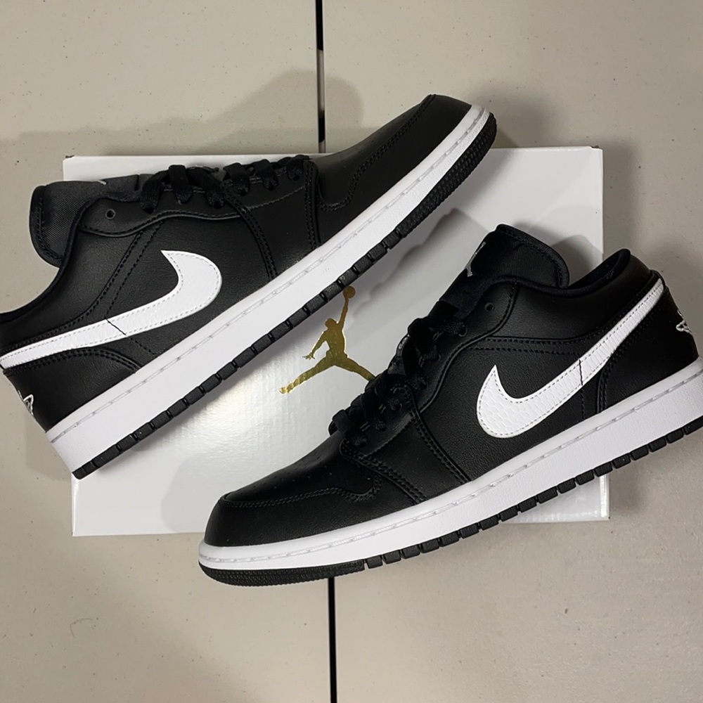 Jordan 1 Low Black White